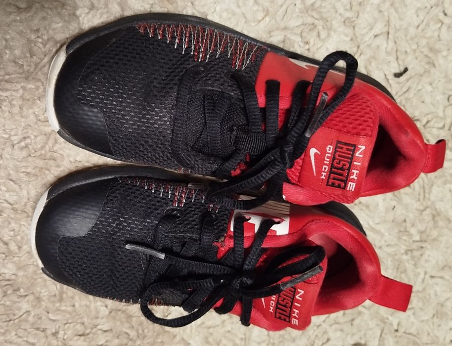 Buty sportowe chłopięce Nike rozmiar 28 stan bardzo dobry