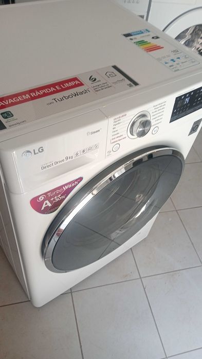 Máquina de lavar roupa LG 9 kg como nova