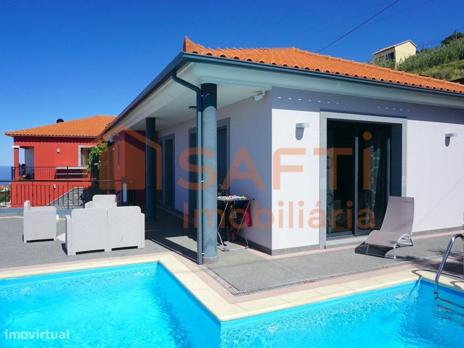 VENDA DE MORADIA - Refúgio Exclusivo com Vista Panorâmica de Mar e ...