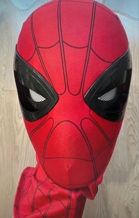 Nowa maska Spiderman, ruchome oczy