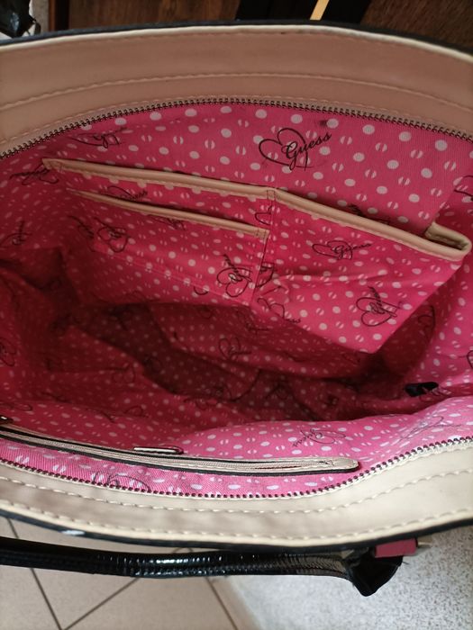 Torebka skórzana na ramię Guess