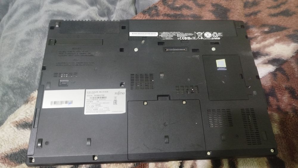 Fujitsu Celsius H760 / 15.6"