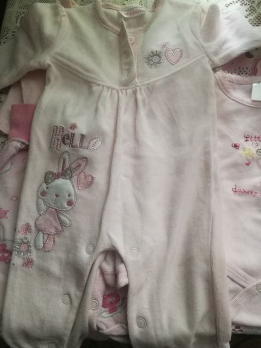 Дитячий одяг з перших днів