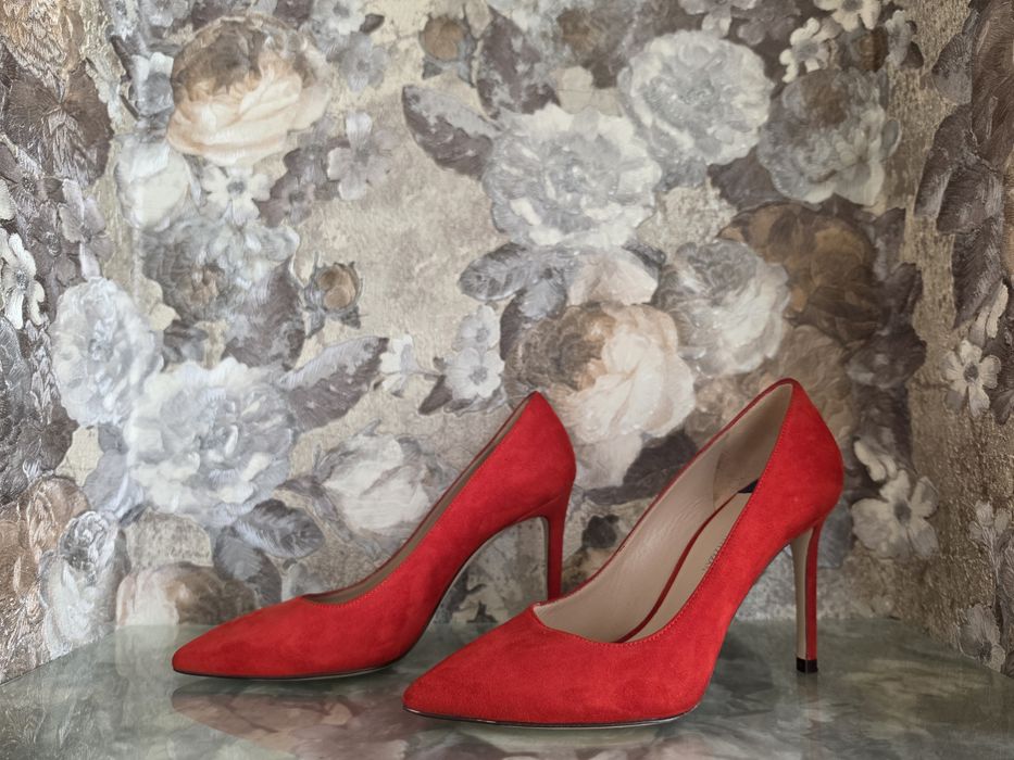 Червоні туфлі-човники Stuart Weitzman оригінал р.34