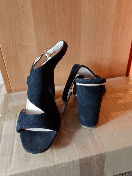 Sandały na grubszym obcasie , czarne, rozmiar 36,5 - 37, Raid