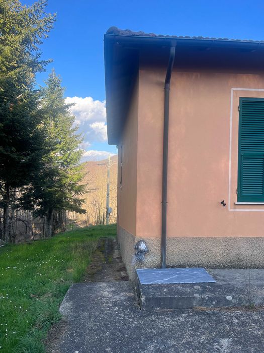 Затишний заміський будинок у Тавароне, Італія, 5.8 гектарів землі