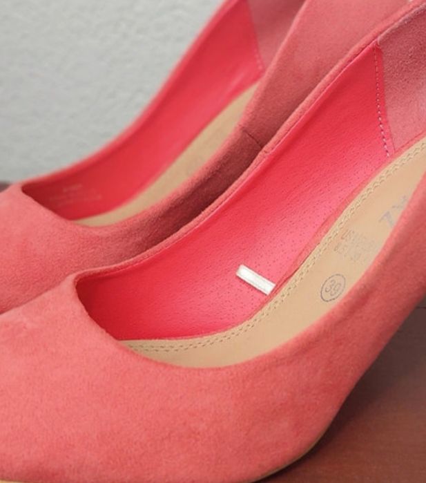 Sapato salto alto camurça.