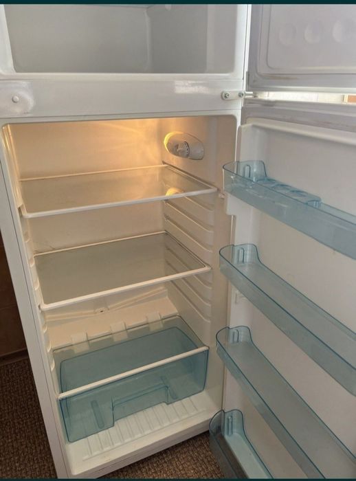 Холодильник Elenberg на разборці.