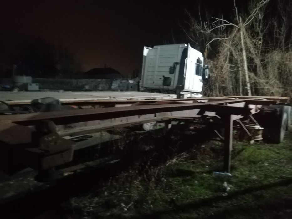 Полуприцеп контейнеровоз