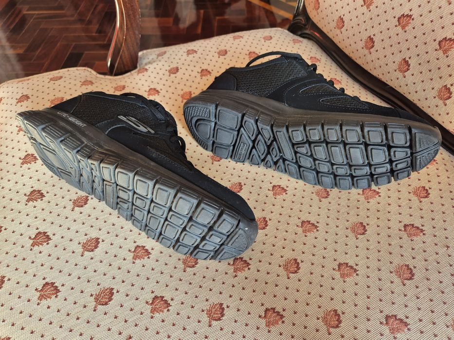 Tenis Skechers Pretos Novos número 41