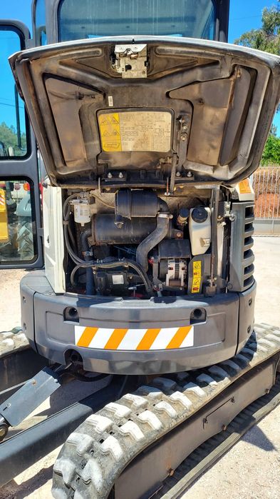 Mini escavadora Bobcat E26