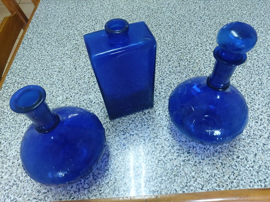 Quadros e loiças cor azul