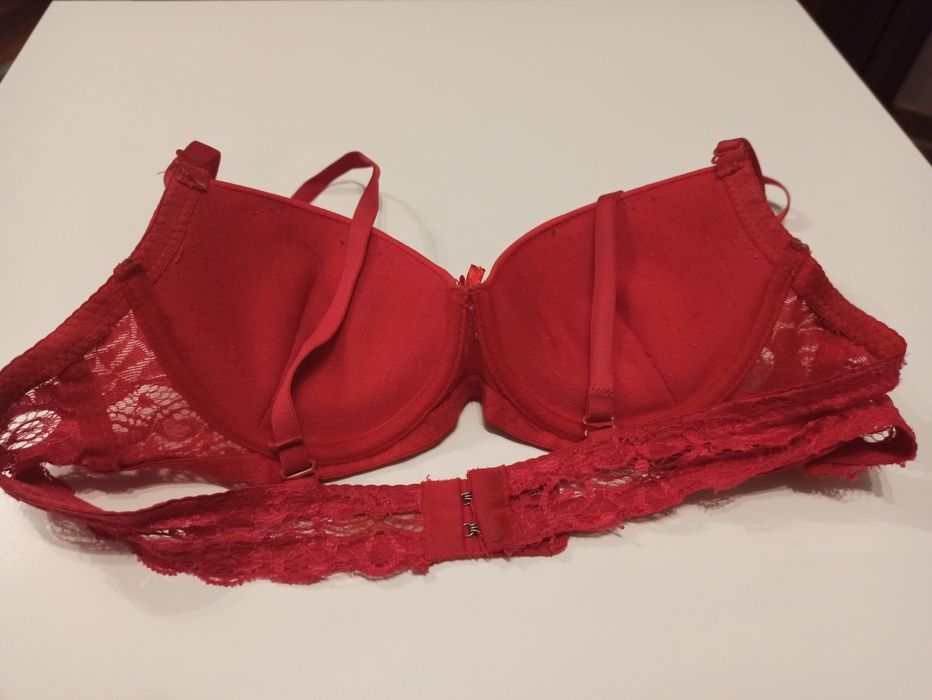 Biustonosz czerwony 34/75