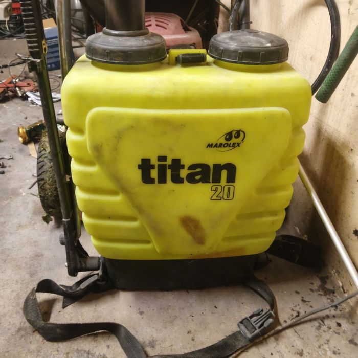 titan mało uzywany