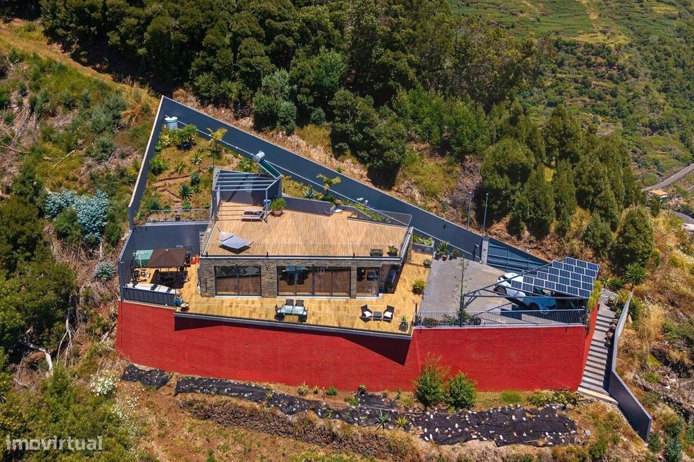 Sky House | Vista Panorâmica sobre o Atlântico & Terreno de 1.444 m2 |