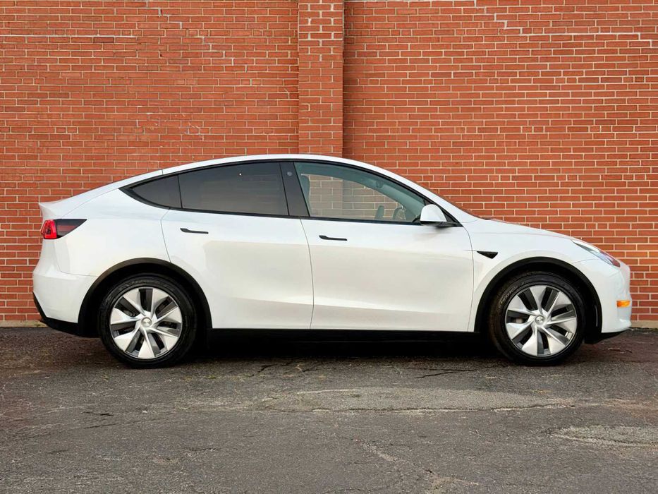 Tesla Model Y Long Range      2023