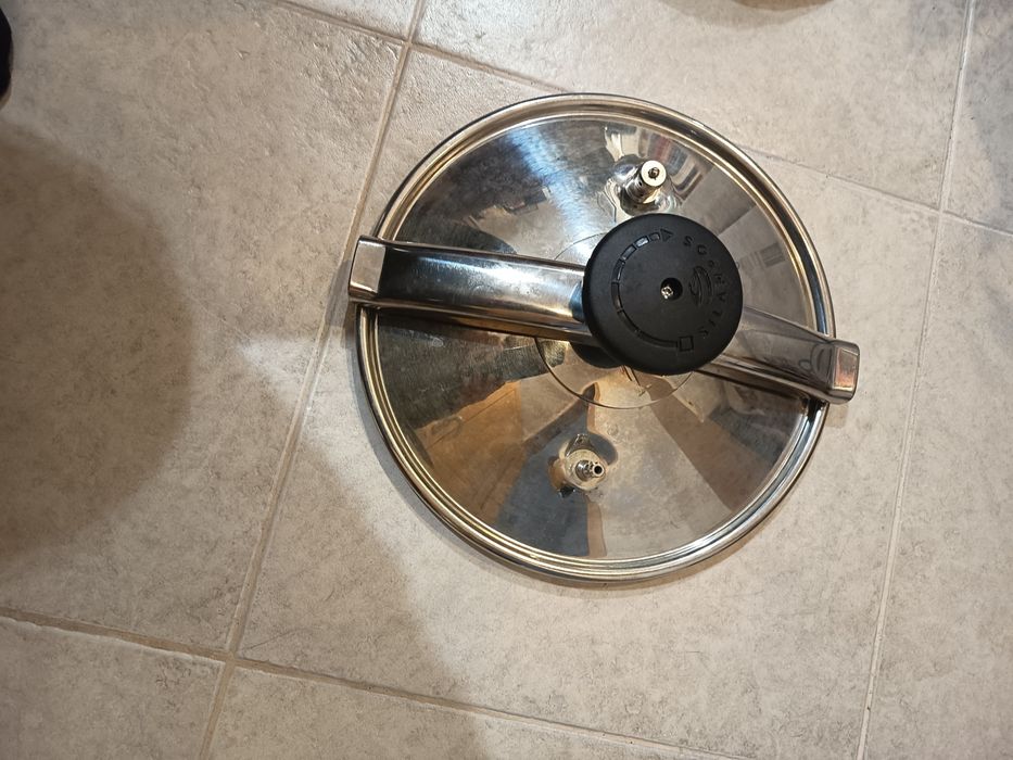 Panela de pressão de 8litros,, inox, marca Silampos.