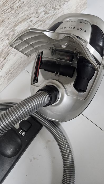 Aspirador eléctrico AEG