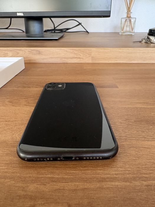 Iphone 11 como novo + capa (poucas marcas de uso)