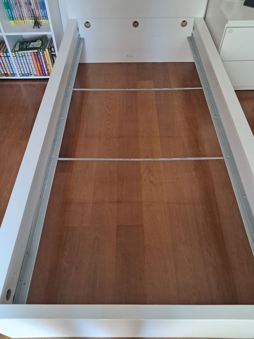 Cama de solteiro com estrado e colchão, como nova