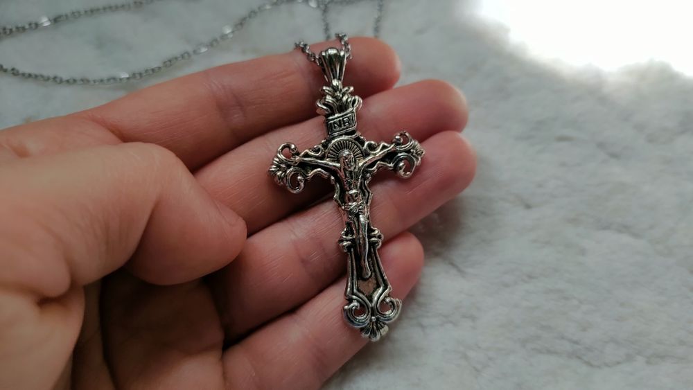 Wisior wisiorek naszyjnik krzyż z krzyżem srebrny Jezus na krzyżu ozdobny duży zdobiony męski damski unisex na łańcuszku