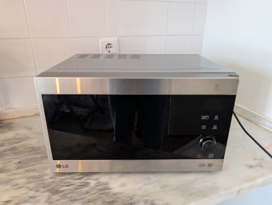 Microondas LG 25 litros com função Grill - 1000W
