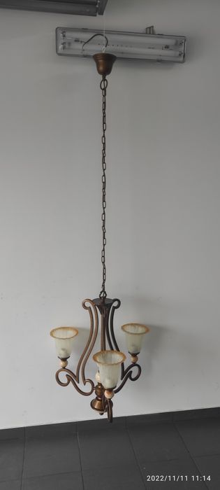 Stary żyrandol wiszący