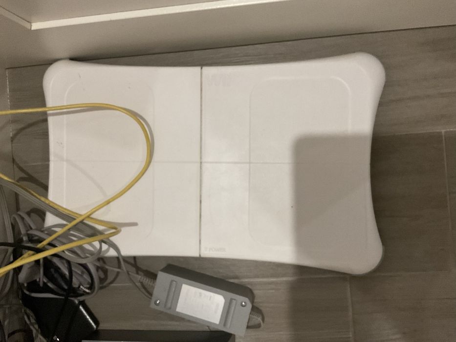 Nintendo Wii + 4 Comandos + Balance Board + Jogos + Vários Acessórios