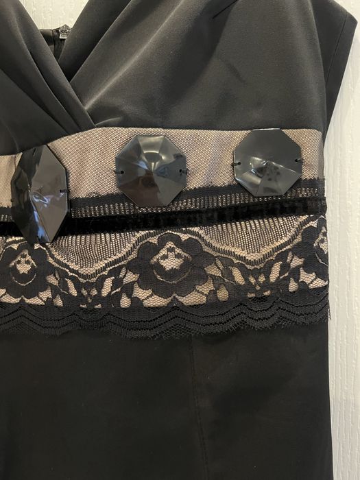 Koktajlowa sukienka mala czarna