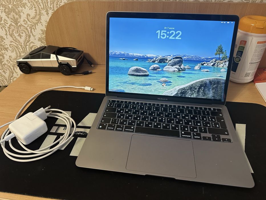 Макбук AIR M1 256 gb ідеал