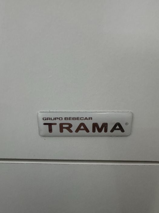 Cómoda Marca Trama