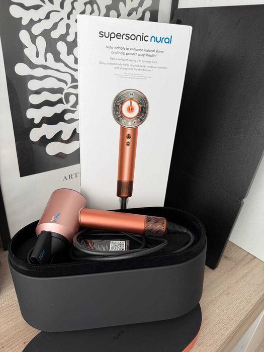 Dyson Supersonic Nural Hair Dryer Amber Silk — як новий, куплений 3 міс. тому, повний комплект