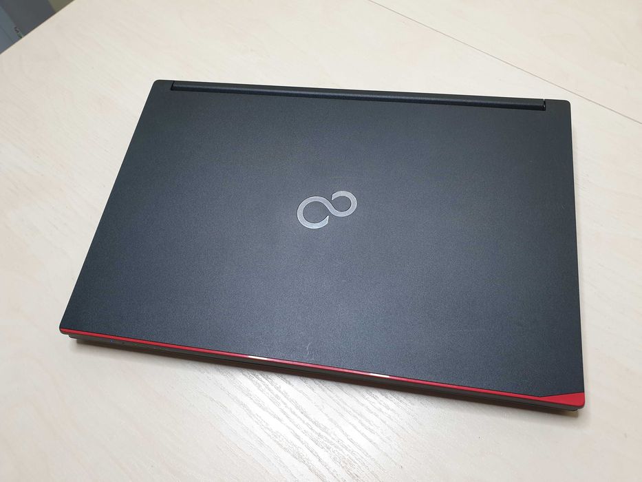 Потужний ноутбук Fujitsu / Intel Core i3-6100/SSD/RAM 8 GB/Full HD IPS/Батарея 6 годин