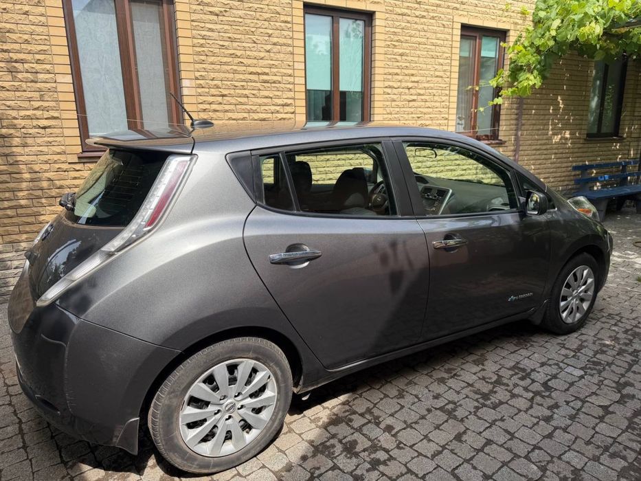 Продам Nissan Leaf 2017