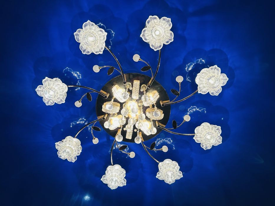 Розкішна люстра на 16 лампочок