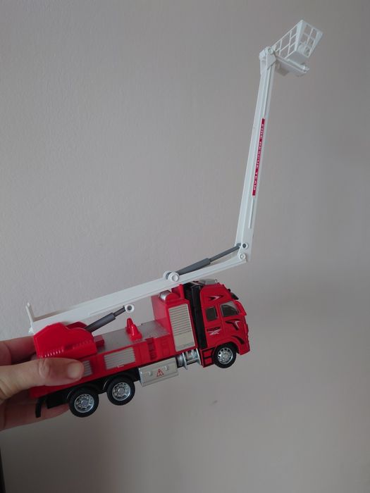 Пожежна пожарна ДСНС машина метал