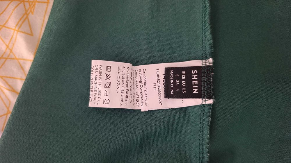 Vestido cerimónia com abertura
