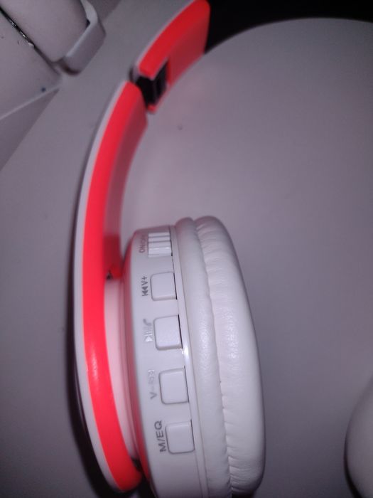 Беспроводные многофункциональные блютуз наушники . Радио, mp3