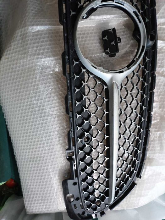 Grelha frontal Mercedes C300 de 2024