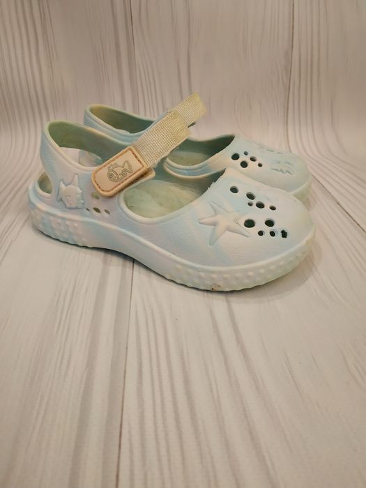 Босоніжки крокси взуття 24