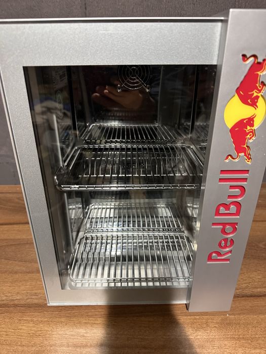 Lodówka Red Bul znana wszystkim, w stanie bardzo dobrym