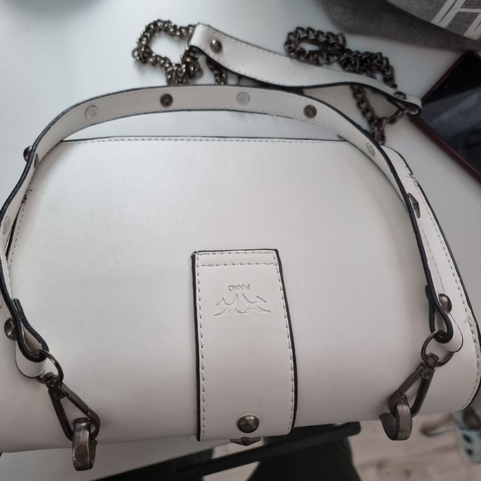 Biała torebka klamerka Pinko pasek