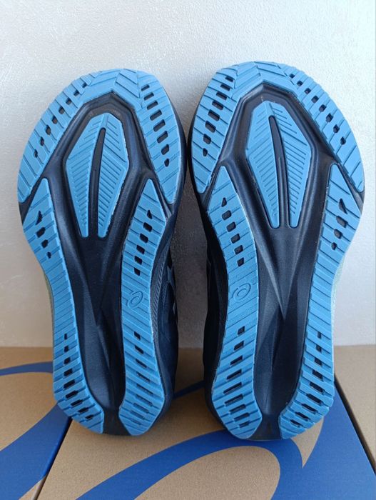 Кросівки Asics Novablast 5! Розмір 42/43/44/45! Оригінал!