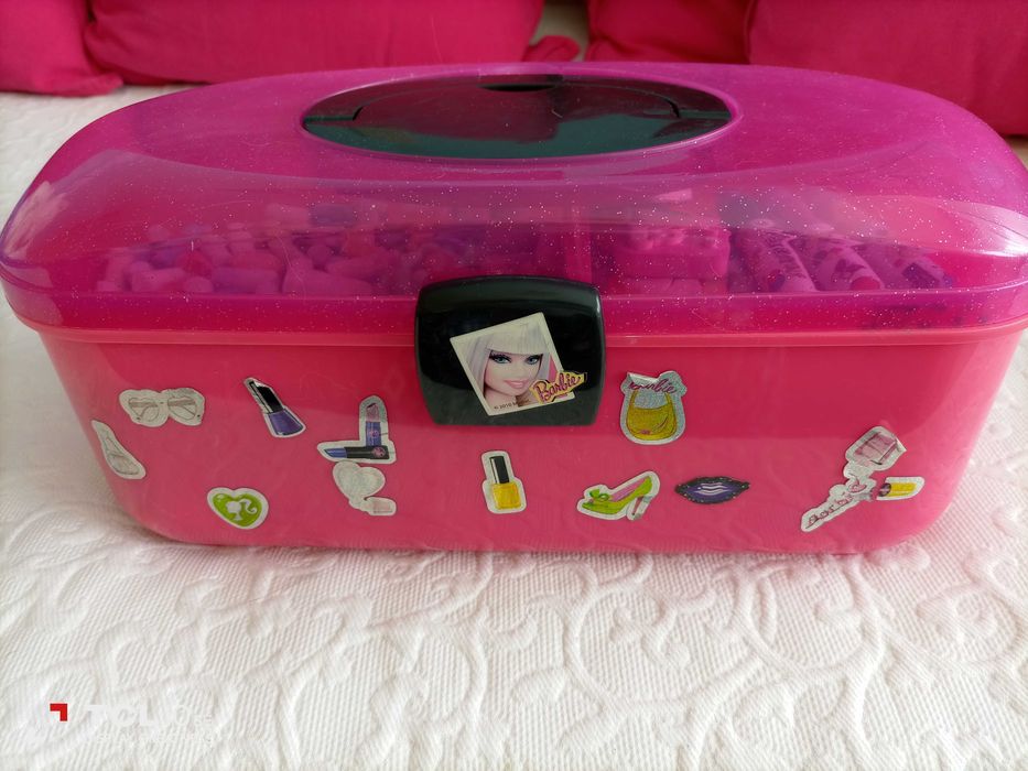 Mala com lápis de cera e giz