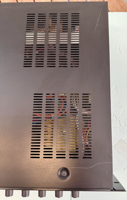 Amplificador TOA - VM-3240VA