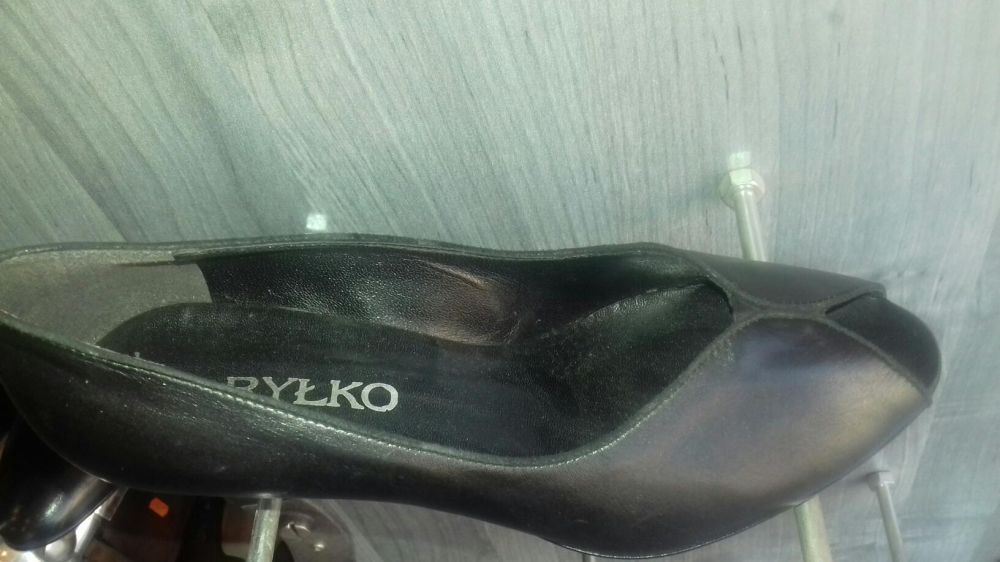 Ryłko czarne czółenka bez palca peep toe kaczuszki 35.5