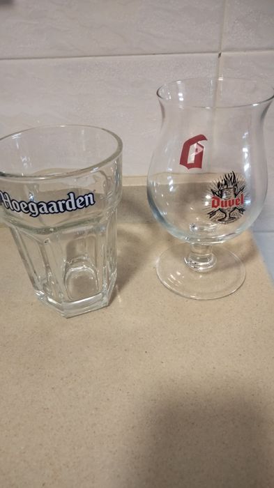 Conjunto de 2 copos de cerveja