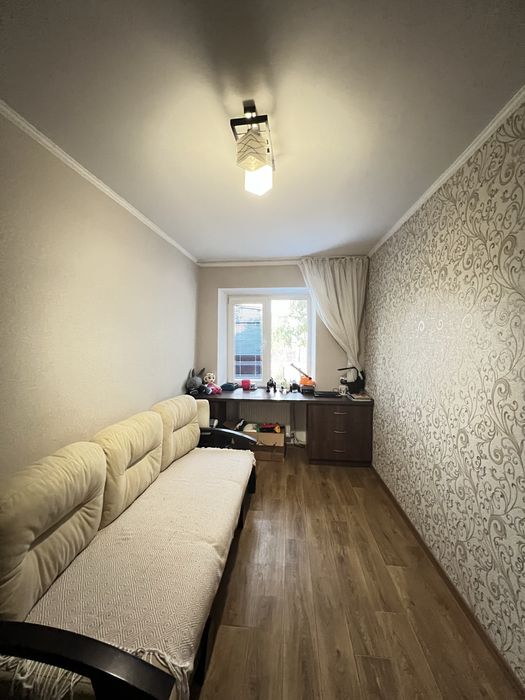 В продажу 4 к к в Варварівці з косметичним ремонтом