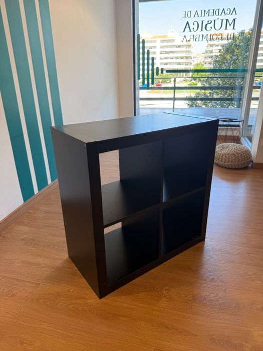 Estante IKEA KALLAX (2x2) – Preto-Castanho
