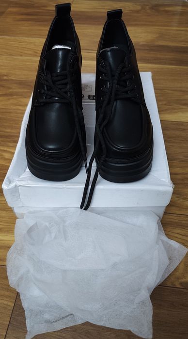 Buty czarne, damskie 35